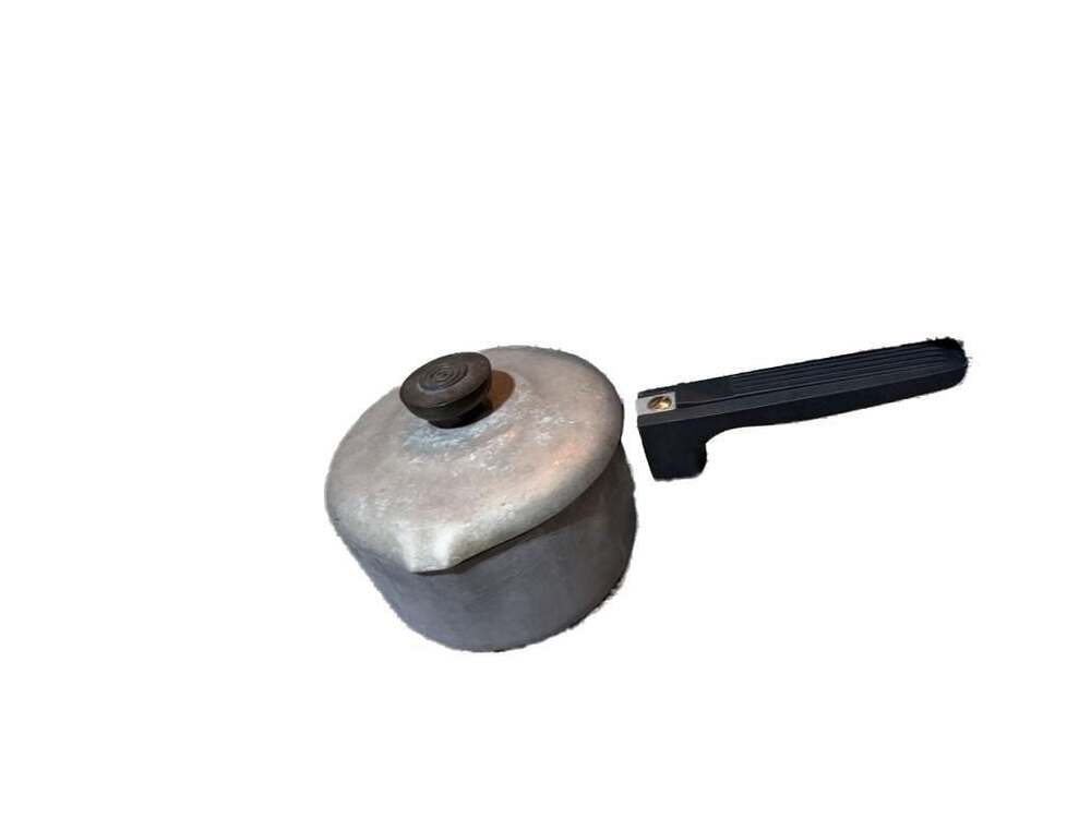 Wagner Ware Magnalite 1.5 Quart Saucepan with Lid 4681-M
